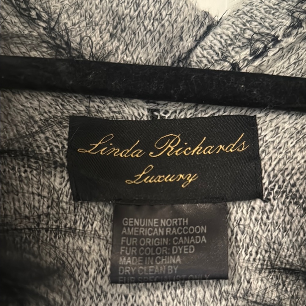Linda Richard’s Luxury Gray Poncho with Black Fur Trim Hooded Shawl - Picture 2 of 3